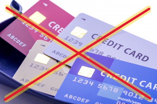 クレジットカードのチャージは不可